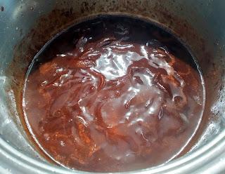 ATÚN EN SALSA DE CHOCOLATE CON PURÉ DE PATATAS Y CHAMPIÑONES A LA PLANCHA ATÚN EN SALSA DE CHOCOLATE CON PURÉ DE PATATAS Y CHAMPIÑONES A LA PLANCHA