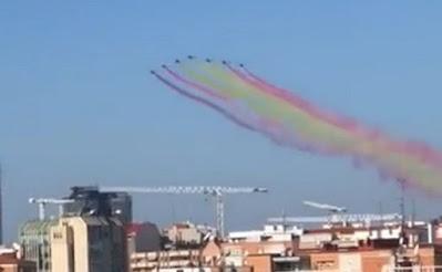 Defensa dijo que el humo morado de un avión de la Patrulla Águila fue un “efecto óptico”.