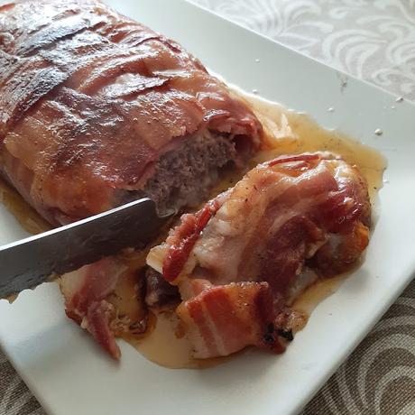 ROLLO DE CARNE ENVUELTO EN BACON