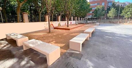 Un sistema modular clásico muy vigente en entornos urbanos: Bancos urbanos de hormigón, según Martín Mena®