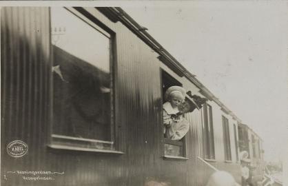 1_Kroningsreisen_Kronprinsen_-_no-nb_digifoto_20160218_00101_bldsa_PK13846 Olaf V de Noruega