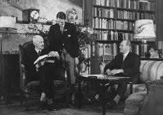 1024px-Familiefotos_Noorse_Koninklijke_familie,_Bestanddeelnr_906-6511 Olaf V de Noruega