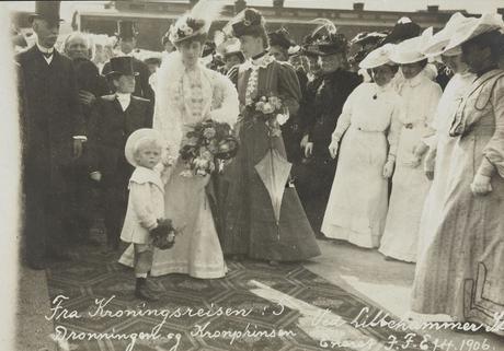 Fra_Kroningsreisen_-_no-nb_digifoto_20160209_00414_bldsa_PK15495 Olaf V de Noruega