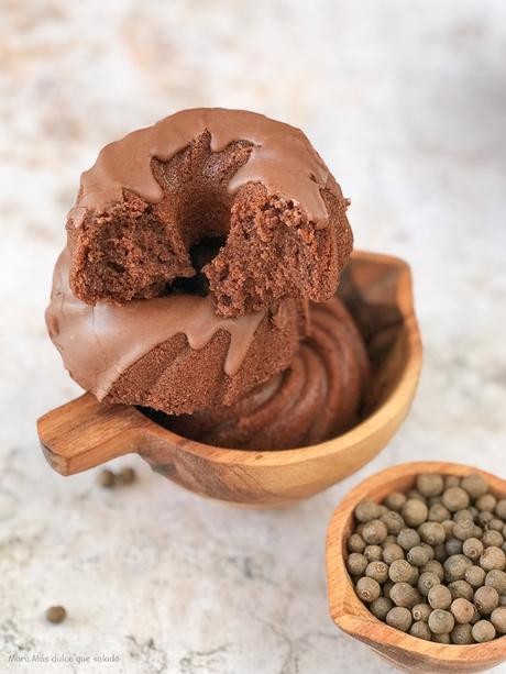 Bundt Cakes de cacao y pimienta de Jamaica