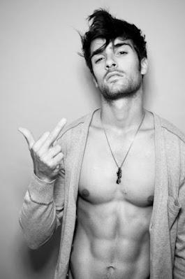 MONÓLOGO GAY: EL ARTE DE SER GILIPOLLAS (MONÓLOGO LGBTIQ)