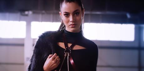 La cantante colombiana ERII estrena ‘Ven’, una canción de empoderamiento y actitud