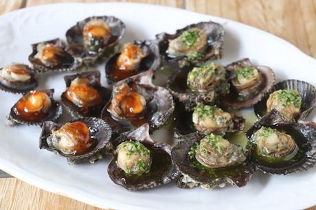 Receta de zamburiñas (auténticas) a la plancha, con dos salsas picantitas