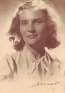 CARMEN LAFORET (1921-2004). SU VUELTA AL CATOLICISMO CARMEN LAFORET (1921-2004). SU VUELTA AL CATOLICISMO