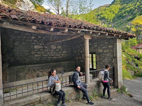 PEÑA NEGRA Y MICHU POR BRAÑAS DE SALIENCIA