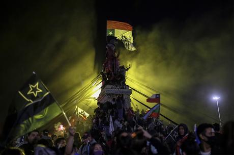Las Mil y Una Noches del Estallido Chileno Las Mil y Una Noches del Estallido Chileno