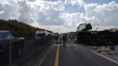 Siete personas fallecen en accidente en autopista a Guadalajara