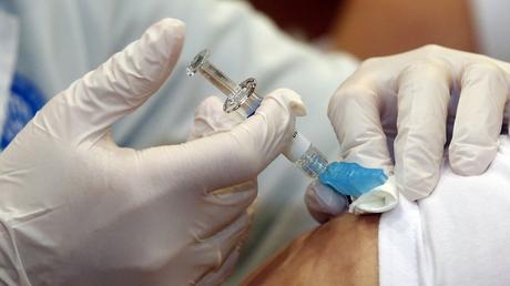 Sanitarios, embarazadas y casos de riesgo, prioritarios en la vacunación de la gripe 21/22