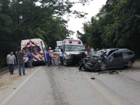 Ambulancia con recién nacido choca contra automóvil en Tanlajás