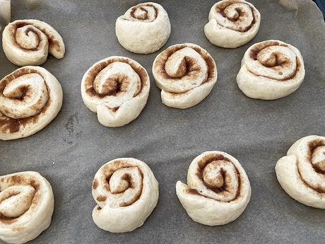 delikatissen small batch recipes small batch cinnamon rolls rollo de canela repostería con canela kanelsnegle Kanelkaka Kanelkage kanelgifler kanel ruller discos de canela cinnamon rolls cinnamon buns  