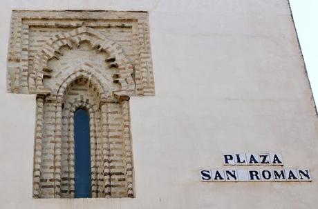 La Iglesia de San Román (2): la fachada principal y su torre.