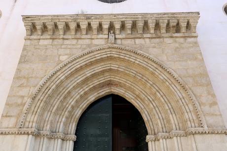 La Iglesia de San Román (2): la fachada principal y su torre.