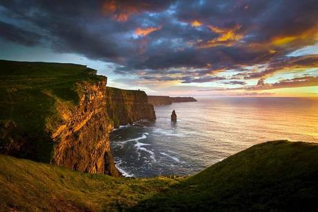Puede ser una imagen de el puente colgante Carrick-a-Rede Rope Bridge, naturaleza y cielo
