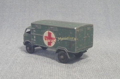 Ford ambulancia militar de doble tracción de Matchbox