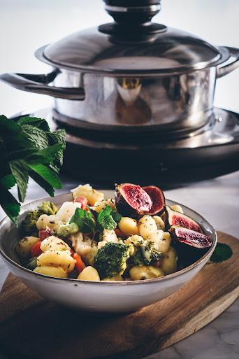 Ensalada templada de ñoquis y verduras . Sistema de Cocción AMC