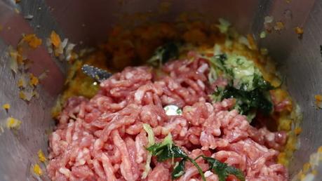 Salsa Boloñesa con Mambo Añadimos la carne picada y la cocinamos