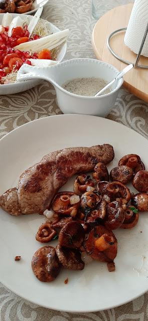 LOMO BAJO CON SALSA DE TRUFA CON ROVELLONES CON TOCINO IBERICO