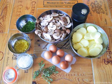 Champiñones Portobello, patatas y huevos asados