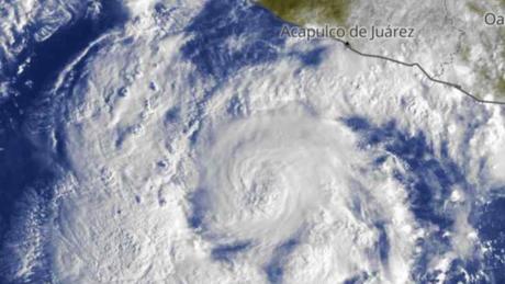 El huracán Rick se acerca a la costa mexicana al norte de Acapulco