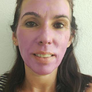 mascarilla arándanos puesta Cuidado facial de vuelta a casa: Mascarillas 03