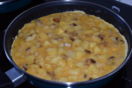 Tortilla de Patatas y Boletus Edulis Tortilla de Patatas y Boletus Edulis