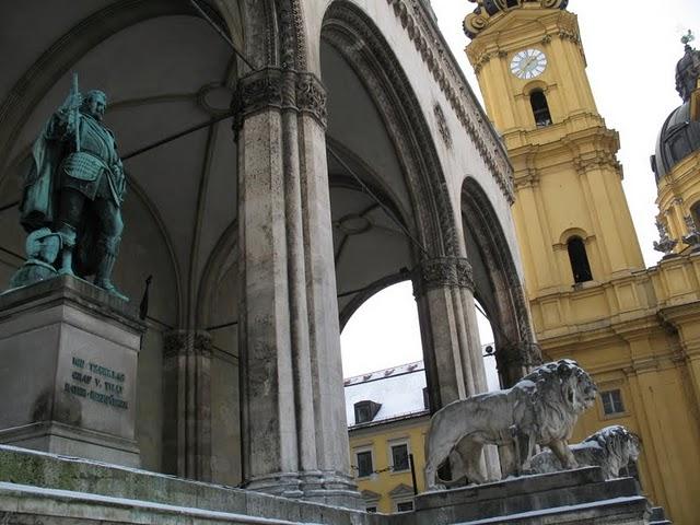 CALLEJEANDO EN MUNICH 2 : EL ISAR, MAX-JOSEPH PLATZ Y EL PALACIO RESIDENZ