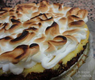 Tarta de limón y merengue gratinado. (Con la base de harina de avellanas)