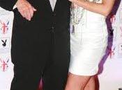 Hugh Hefner, dueño Playboy, levanta pajarito"