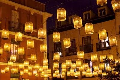 DECORACIÓN CON JAULAS ILUMINADAS