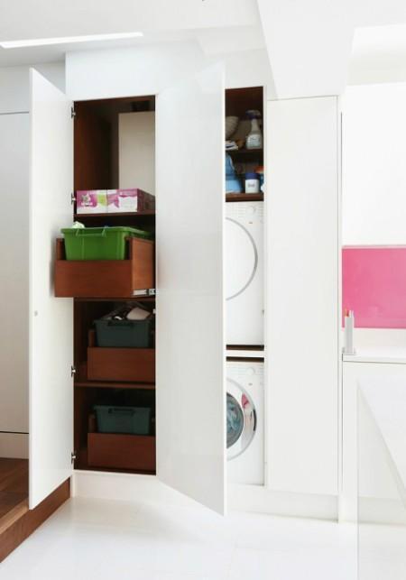 techo blanco con brillo suelo blanco glossy papel de pared rosa papel de pared bandera inglesa mural de pared bandera inglesa muebles blanco glossy diseño de interiores diseño de cocinas decoración de interiores decoracion de cocinas cocinas rosas cocinas modernas cocinas contemporáneas cocinas con isla cocinas blancas cocinas amplias campana cocina redonda armarios altos de cocina 