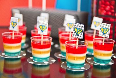 Mesa de dulces: superhéroes