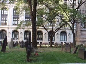 P8130194 EL LABERINTO DE LA AUSENCIA (27): EN EL CEMENTERIO.