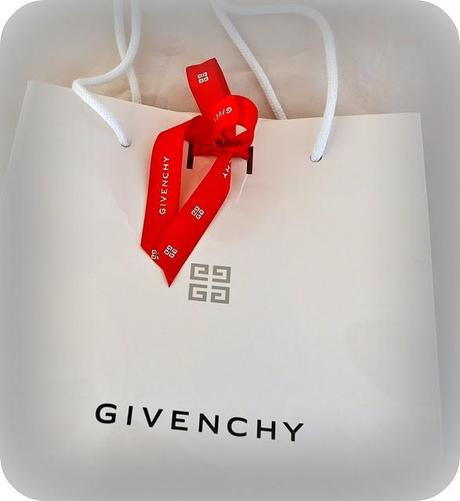 Probando lo último de Givenchy