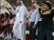 Amando Maradona: tropezón caída