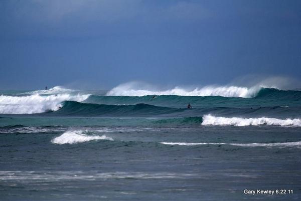 El swell mas grande de la decada golpea el South Shore de Oahu