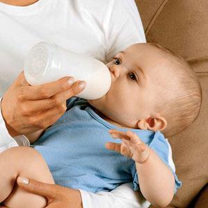 Descubren que la leche de fórmula no impide que el bebé gane peso