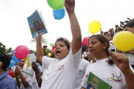 Libros gratuitos y computadoras acompañan inicio de año escolar 2011-2012