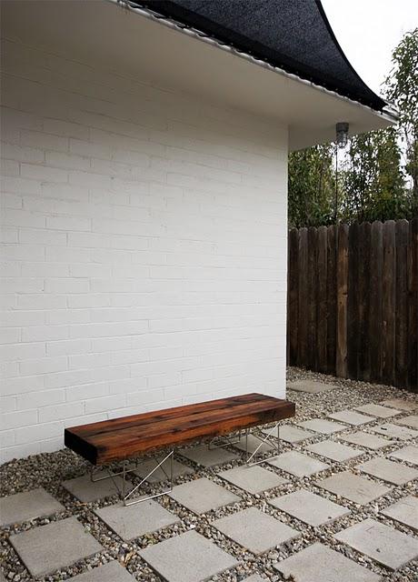 DIY: Banco con la madera de la valla de un jardín.