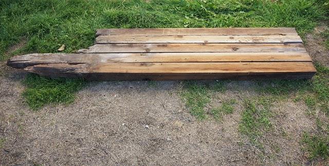DIY: Banco con la madera de la valla de un jardín.