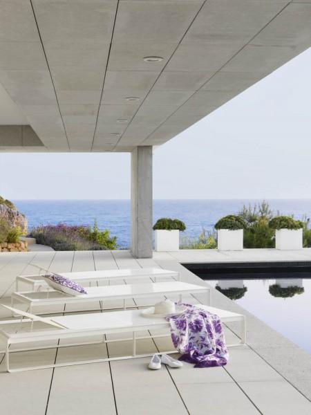 Puro blanco en Almuñecar, Granada villas en la costa de granada villas de lujo Puro blanco en Almuñecar Granada estilo nórdico en españa estilo de decoración escandinavo diseño nórdico diseño escandinavo diseño de interiores decoración nórdica decoración en blanco decoración de interiores casas con piscina de diseño