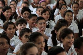 Más de 5 millones de niños venezolanos regresan a las aulas de clase este lunes