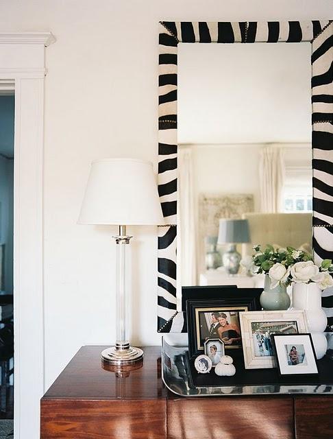 Una casa en blanco y negro en el nuevo número de Lonny