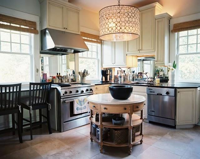 Una casa en blanco y negro en el nuevo número de Lonny