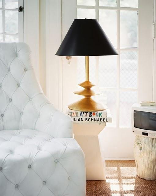 Una casa en blanco y negro en el nuevo número de Lonny