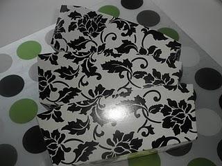 Plum cake de arándanos con crujiente de piñones, sésamo y canela