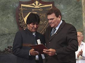 Evo Morales recibió Honoris Causa de la Universidad de La Habana [+ video]